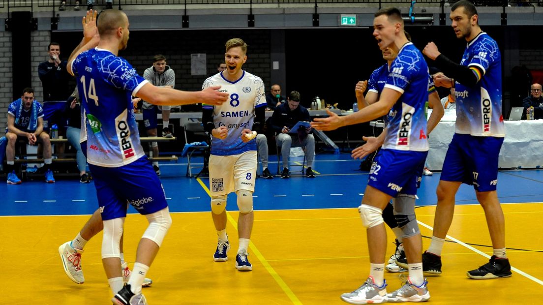Lycurgus viert een punt (archief)