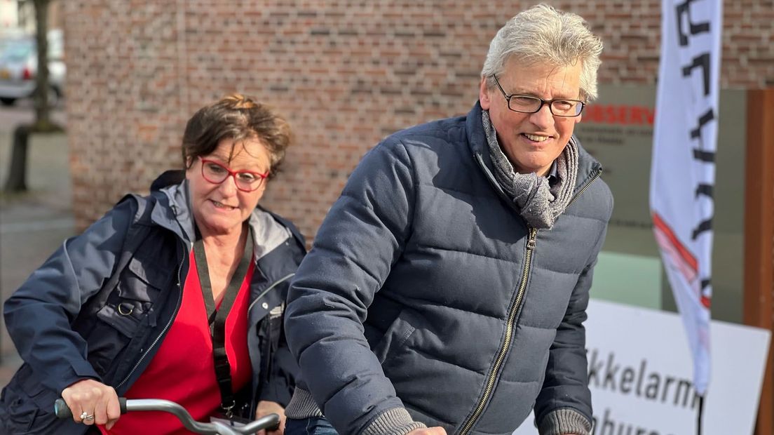 Burgemeester Lucas Bolsius op zijn tandem