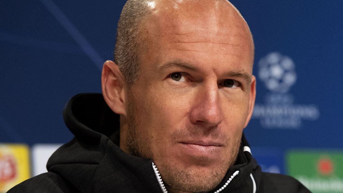 Arjen Robben zit in de lappenmand