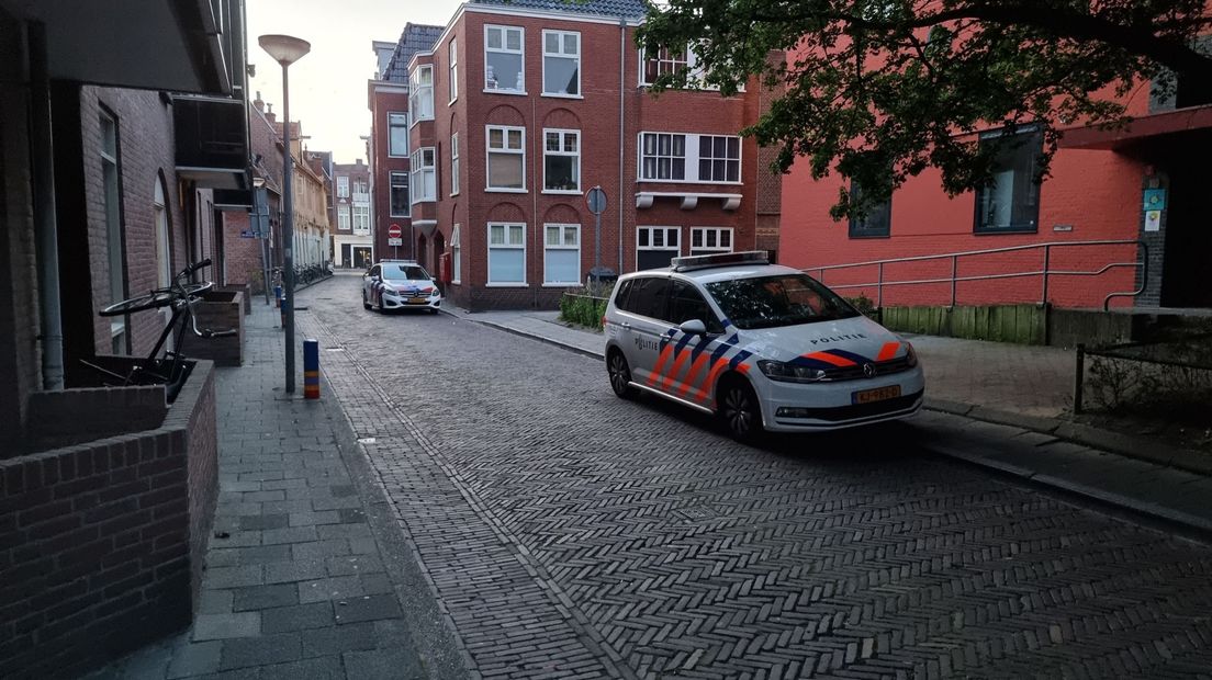 Politie doet onderzoek in de Kleine Butjesstraat in Stad