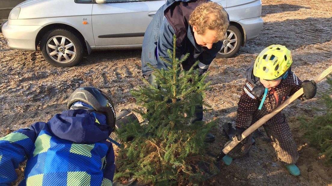 Kinderen mogen de boom zelf planten