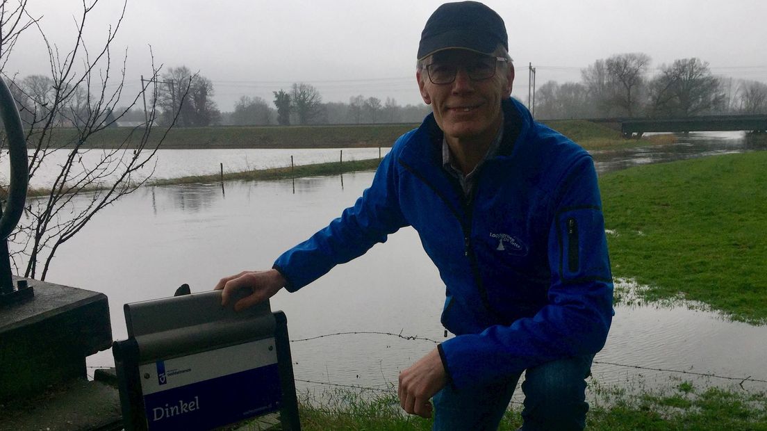 Herbert Alberink met de voeten in de Dinkel