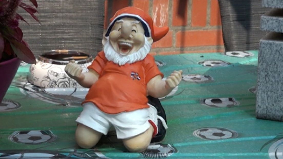 Oranje vlaggetjes, oranje leeuwen, oranje wimpels.