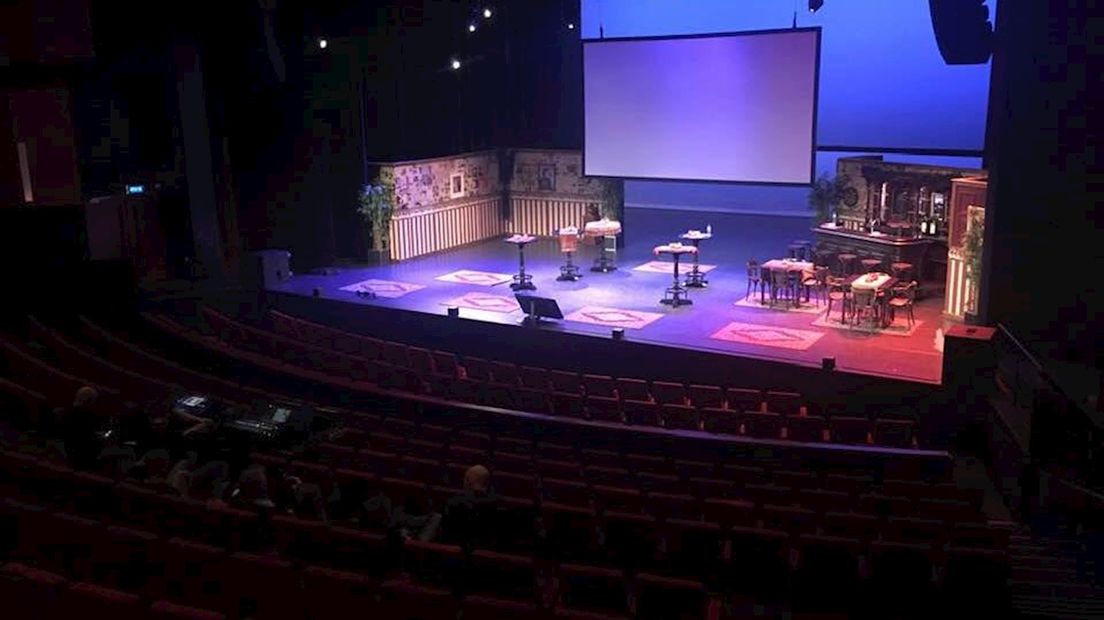 De Deventer Schouwburg, het decor voor het debat