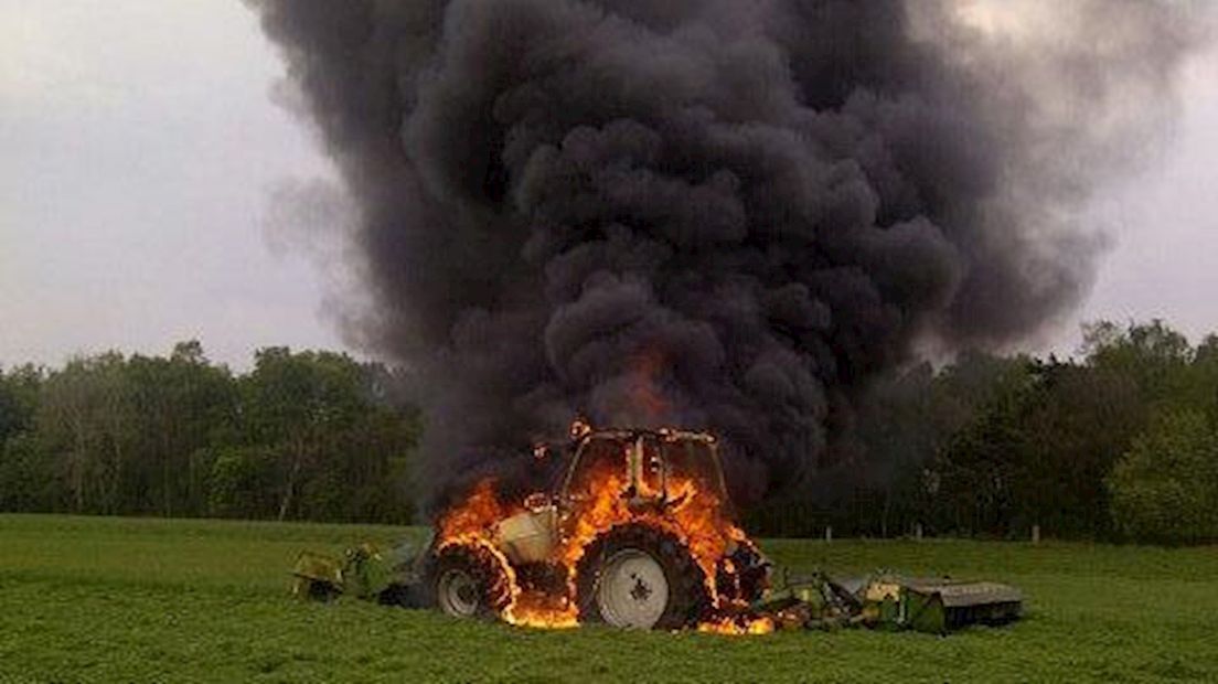 Tractor in brand in Lattrop