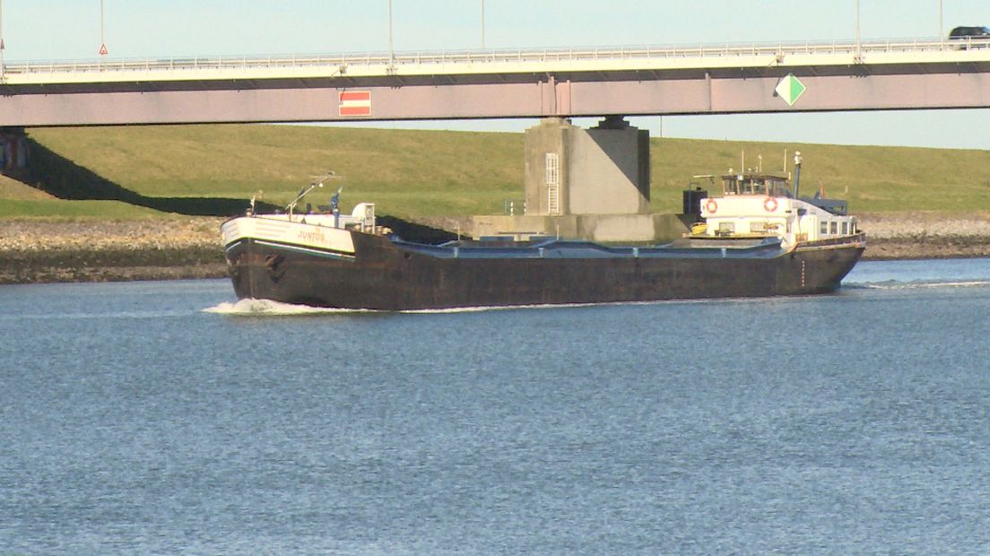 schip op het Kanaal door Zuid-Beveland