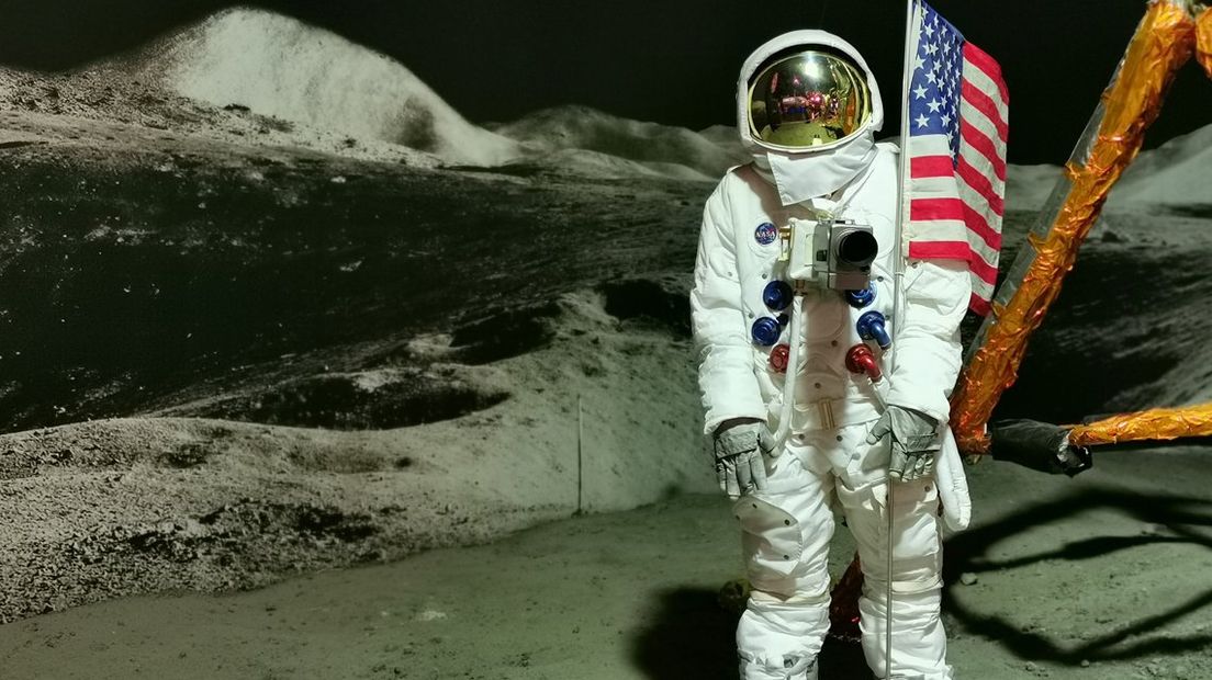 Foto van de maanlanding in Space Expo Noordwijk 