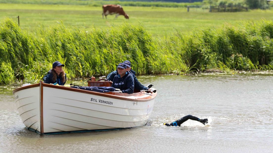 Van der Pal oan it swimmen