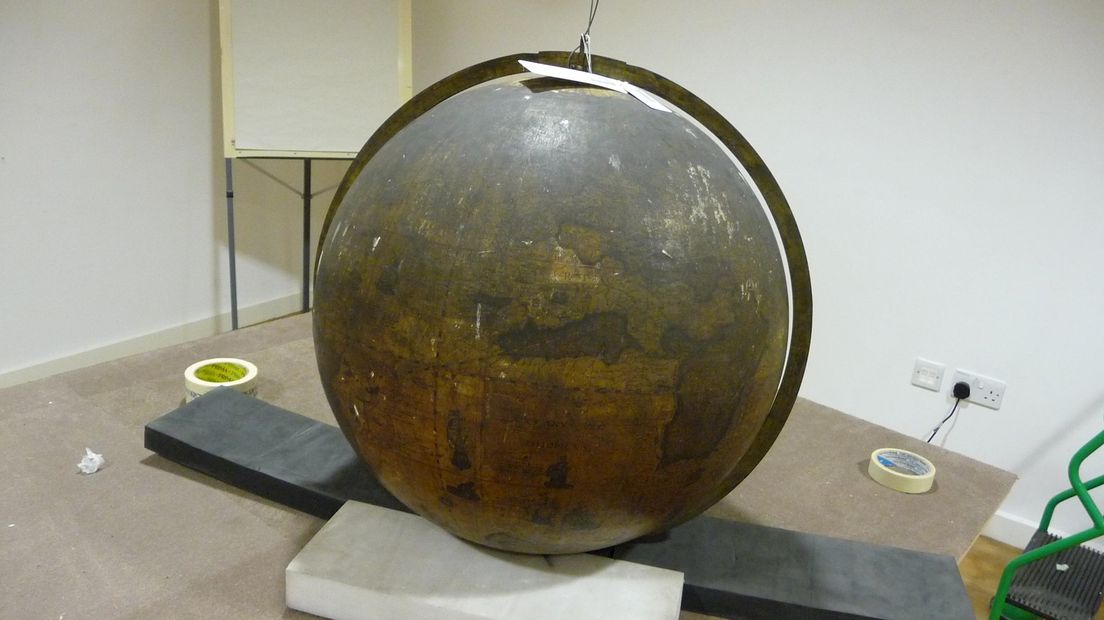'Zwolse' Wereldbol onder de hamer; Stedelijk Museum grijpt ernaast