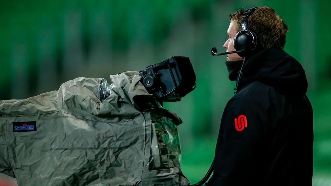 KNVB, ESPN en NSP zijn een onderzoek begonnen naar de veiligheid van fotografen, cameralieden en journalisten langs de lijn.