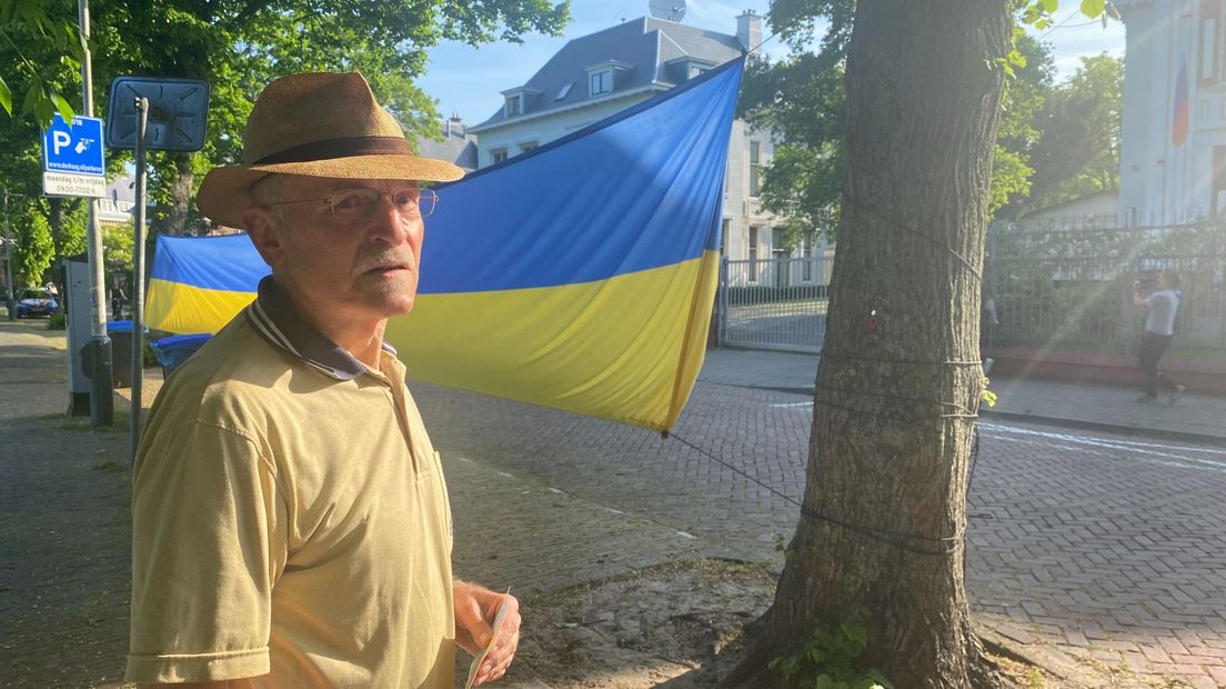 Johan bewaakt de vlag
