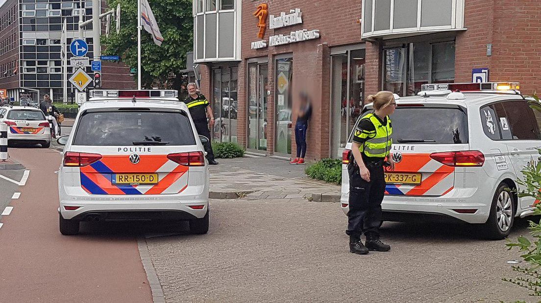 Het drietal werd aan de Stationsstraat in Assen aangehouden (Rechten: Persbureau Meter)