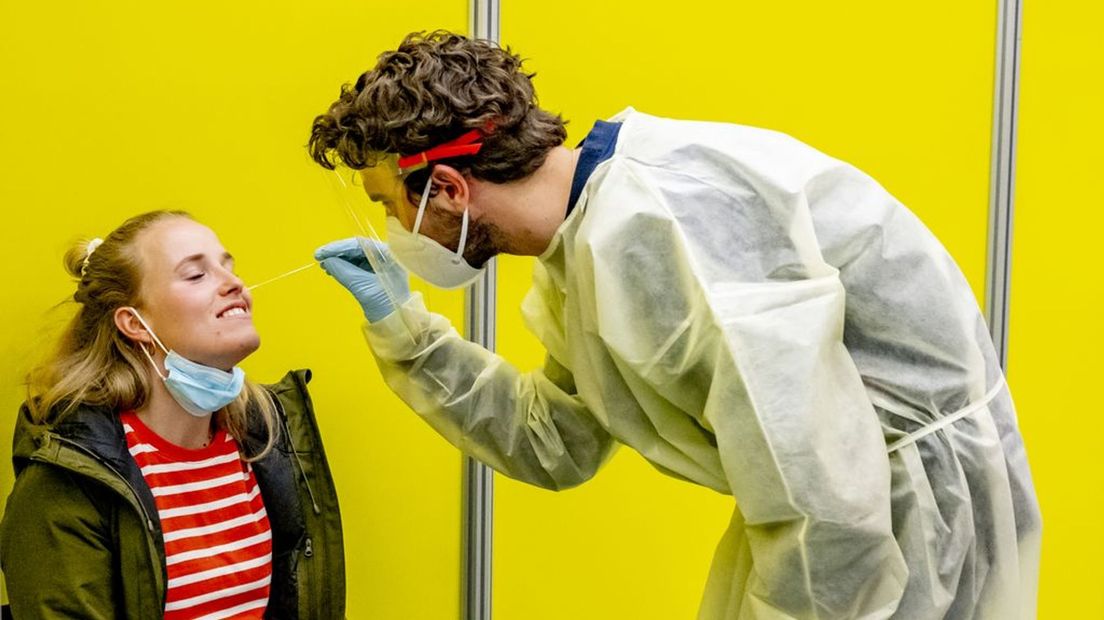 Dit gaan we steeds minder vaak zien, een PCR-test bij een testlocatie van de GGD.