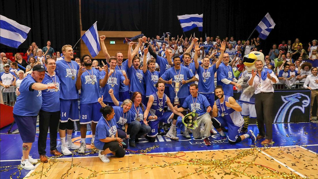 Landstede Basketbal Voor Het Eerst In Historie Landskampioen - RTV Oost