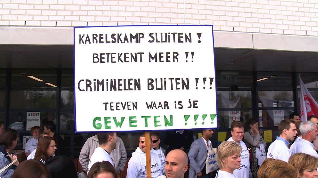Personeel van De Karelskamp protesteert tegen de plannen van Teeven