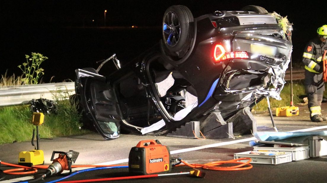De auto sloeg over de kop