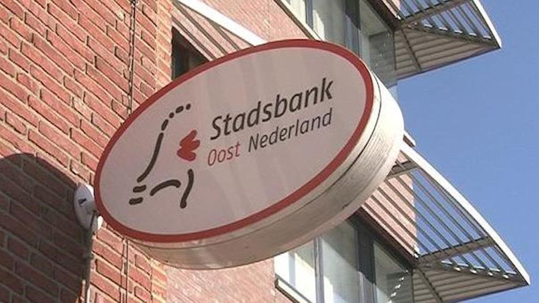 Stadsbank trekt te grote broek aan