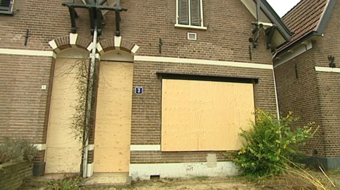 Woningen aan de Noorder Parallelweg in Dieren gaan in maart tegen de vlakte.