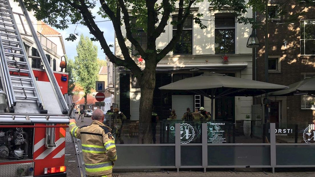 Heater veroorzaakt brandje bij zonnewering van Deventer café