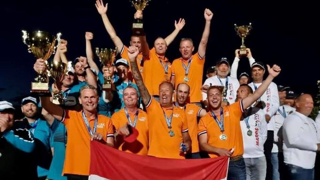 De wereldkampioenen vieren feest.