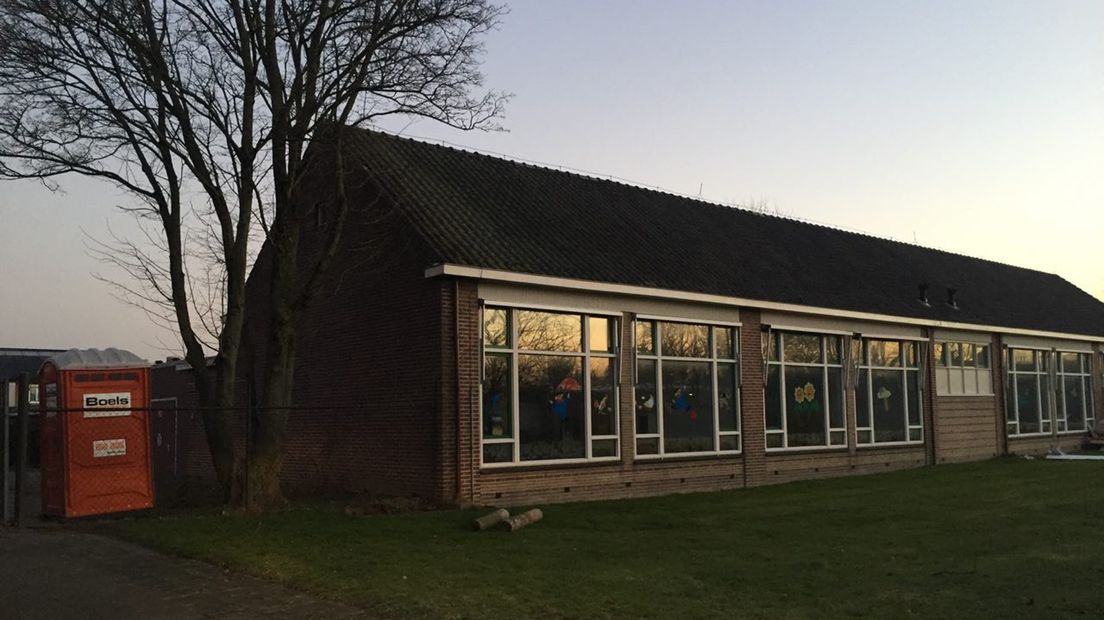 Een gedeelte van de school staat nog overeind