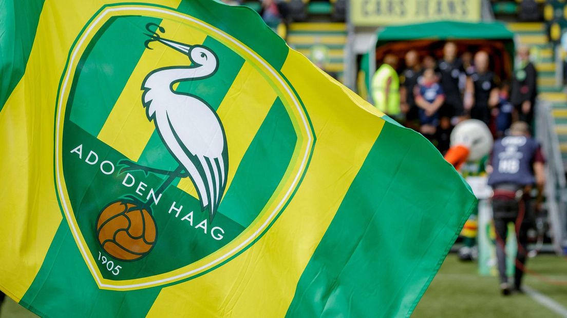 Vlag met logo van ADO Den Haag