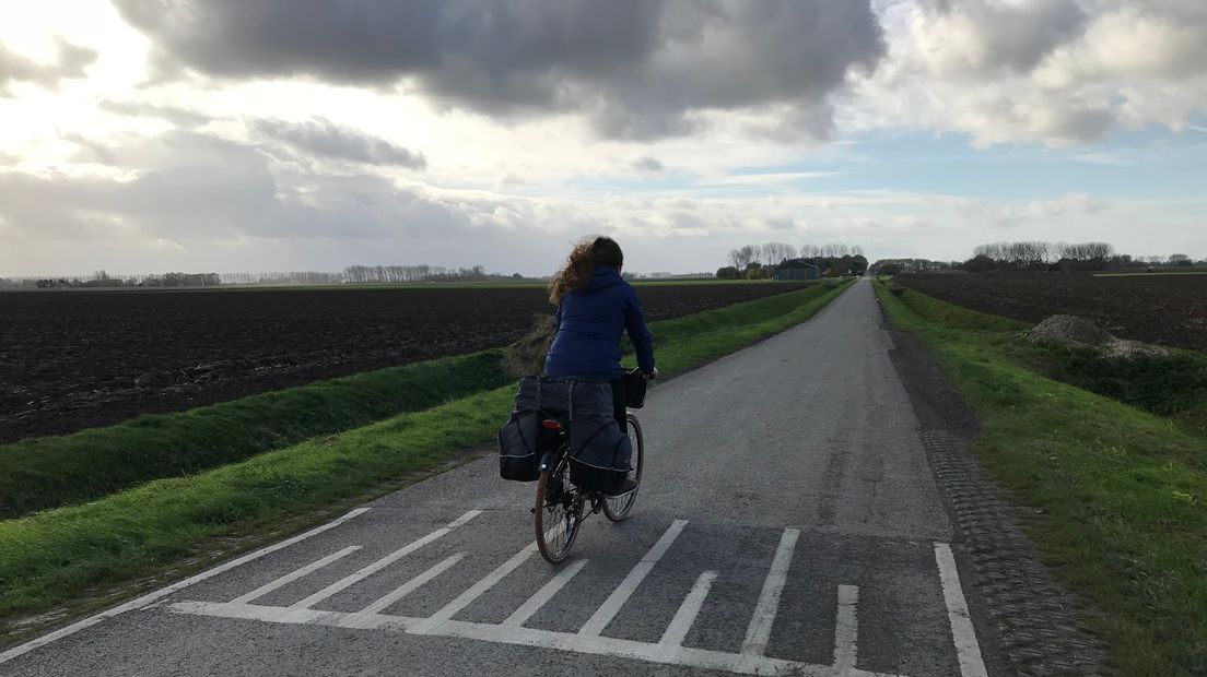 Aleid fietst richting de grens met België