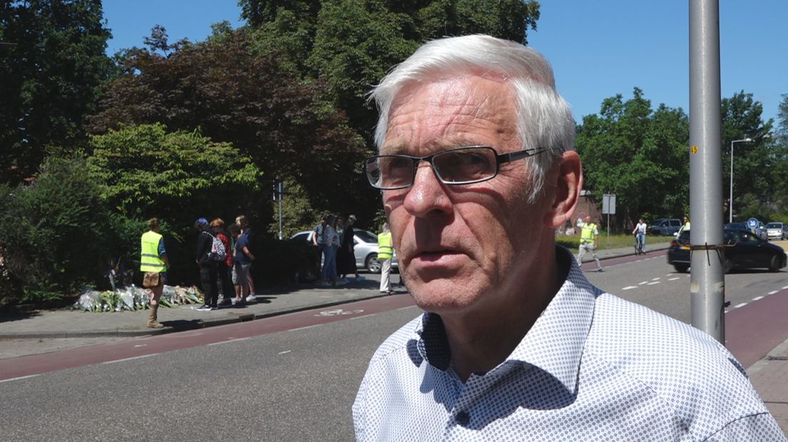 Buurtbewoner Jos Harmelink vindt dat er snel iets aan de verkeersituatie moet worden gedaan