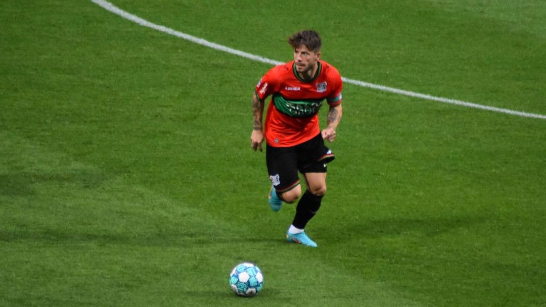 Lasse Schöne in actie namens NEC