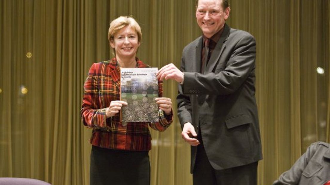 Minister ontvangt profielschets CdK - RTV Drenthe