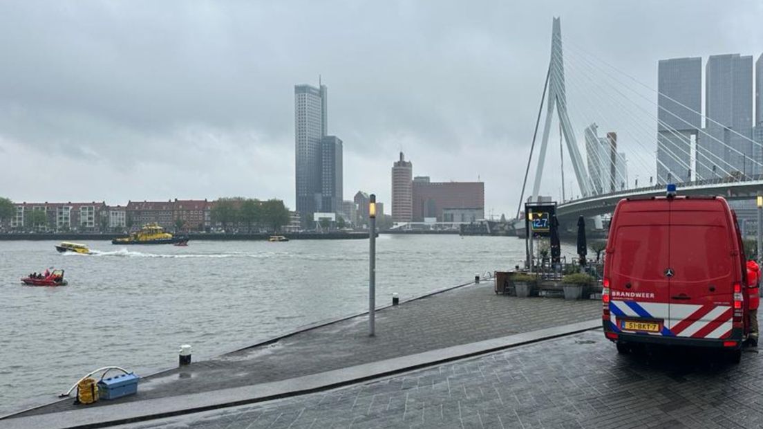 Confused Person Hanging from Erasmus Bridge Rescued by Police