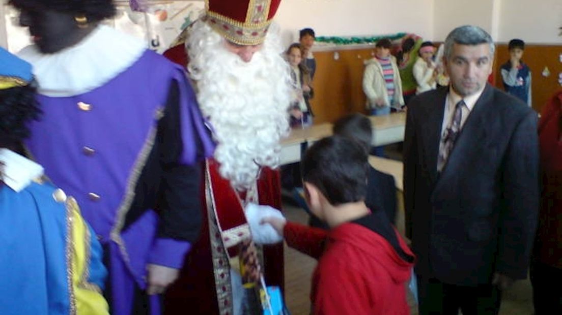Directeur als Sinterklaas naar Roemenie