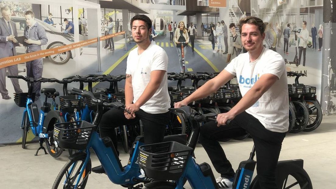 Max Schalow en Chingiskhan Kazakhstan ontwierpen met hun bedrijf Bondi een elektrische deelfiets.
