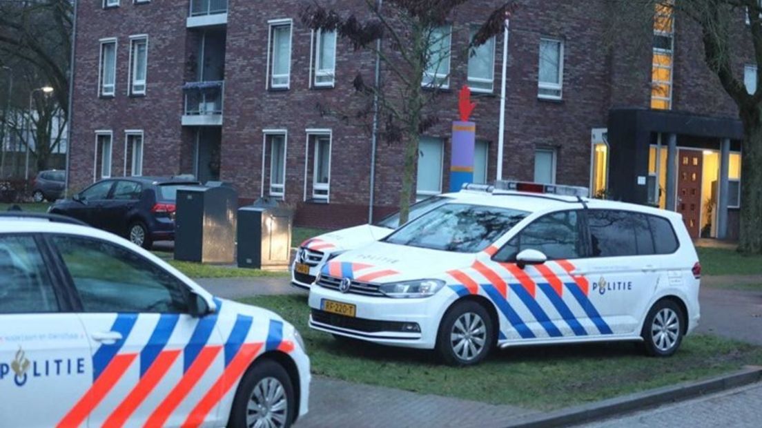 De 59-jarige vrouw uit Doornenburg die haar partner met een hamer heeft vermoord, moet 12 jaar de gevangenis in. Dat heeft de rechtbank in Arnhem maandag bepaald.