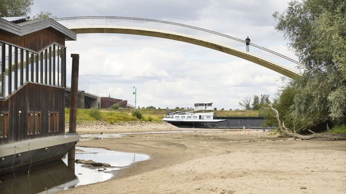 De Waal staat laag, ook bij Nijmegen.
