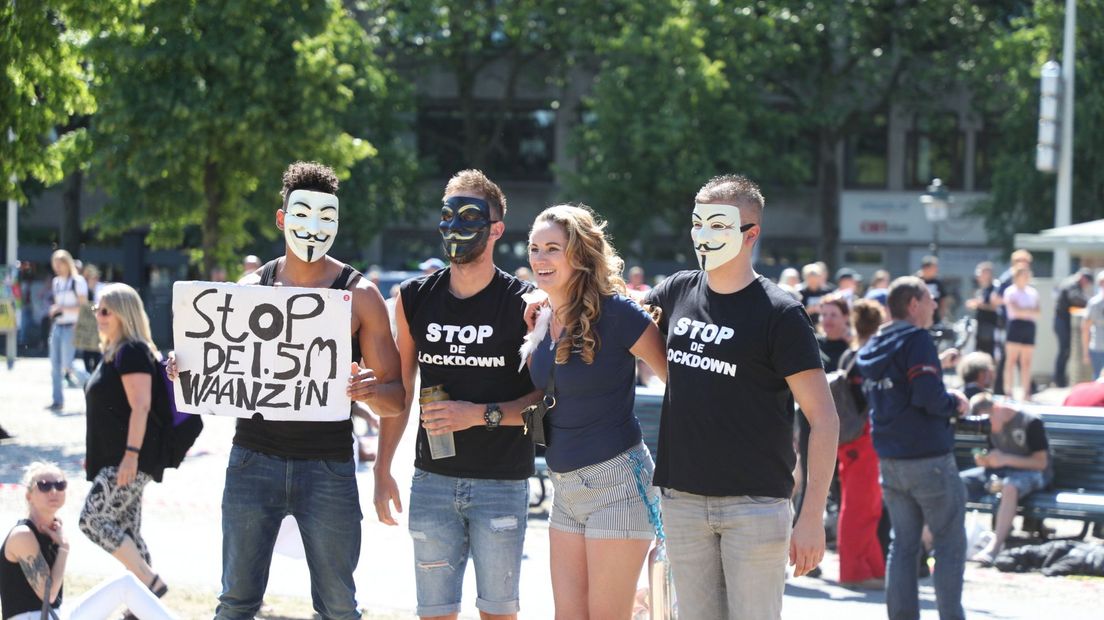 Demonstranten bij de Koekamp in Den Haag