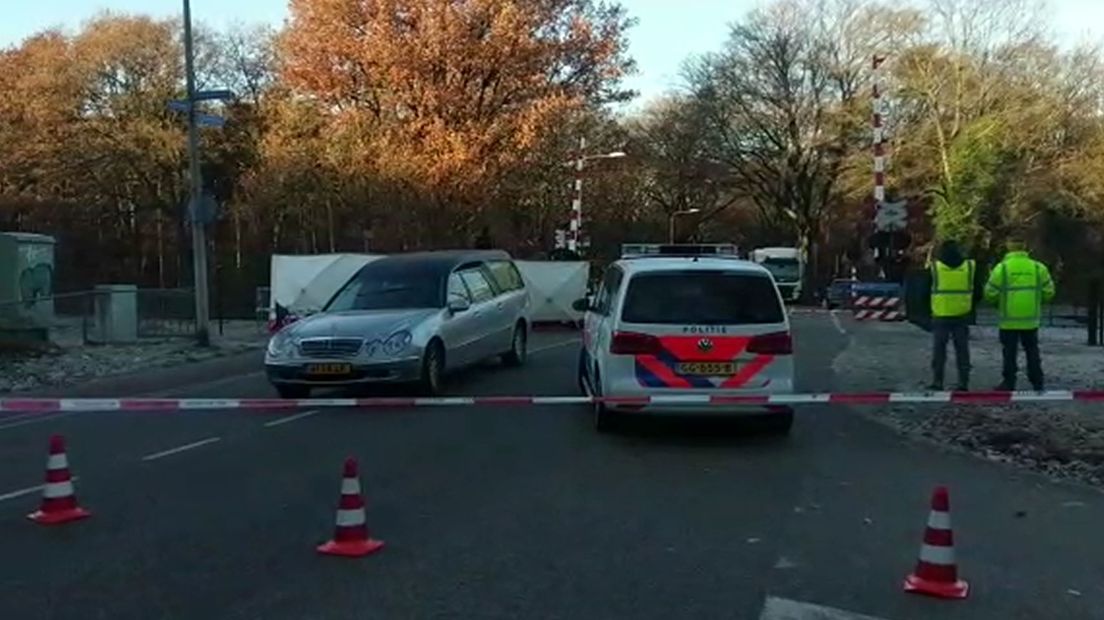 Bij de Panovenlaan in Nijmegen zijn maandagmorgen twee personen om het leven gekomen bij een ongeval met een trein. Volgens de politie gaat het waarschijnlijk om zelfmoord.