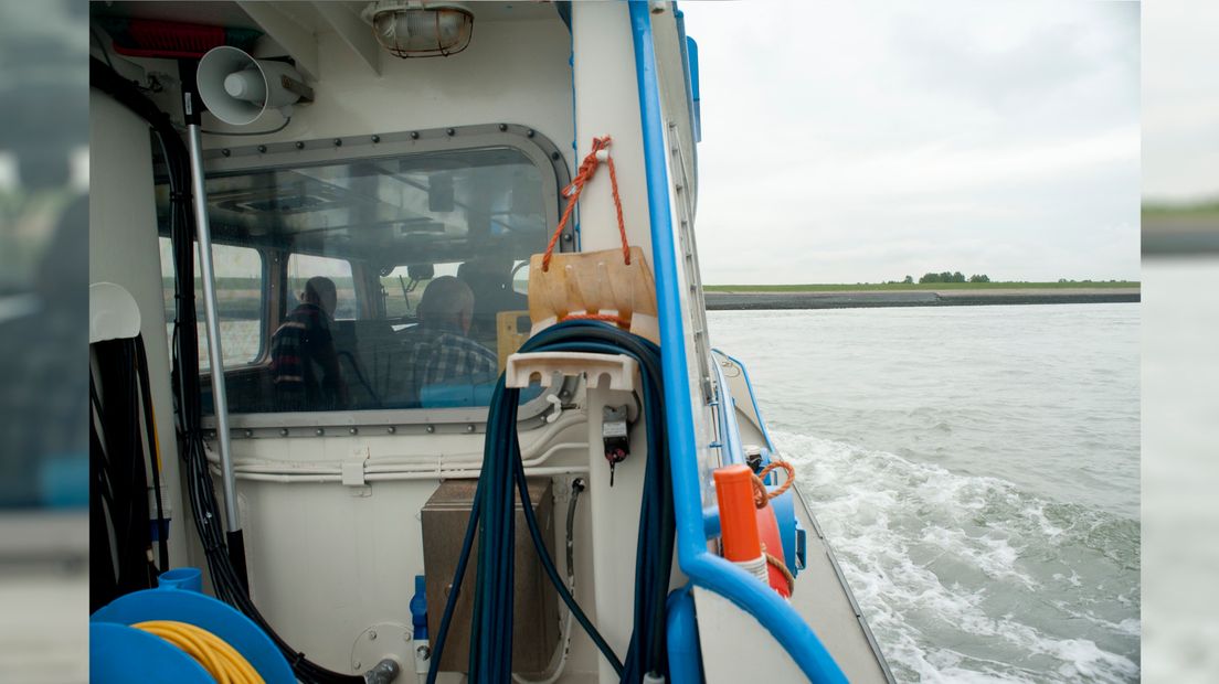Peilboot van Waterschap Scheldestromen in actie (archief)