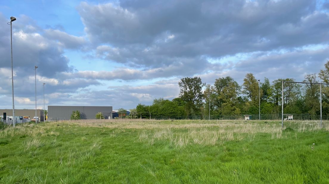 Het andere oude veld van voormalig voetbalvereniging Viboa waar plek is voor containerwoningen