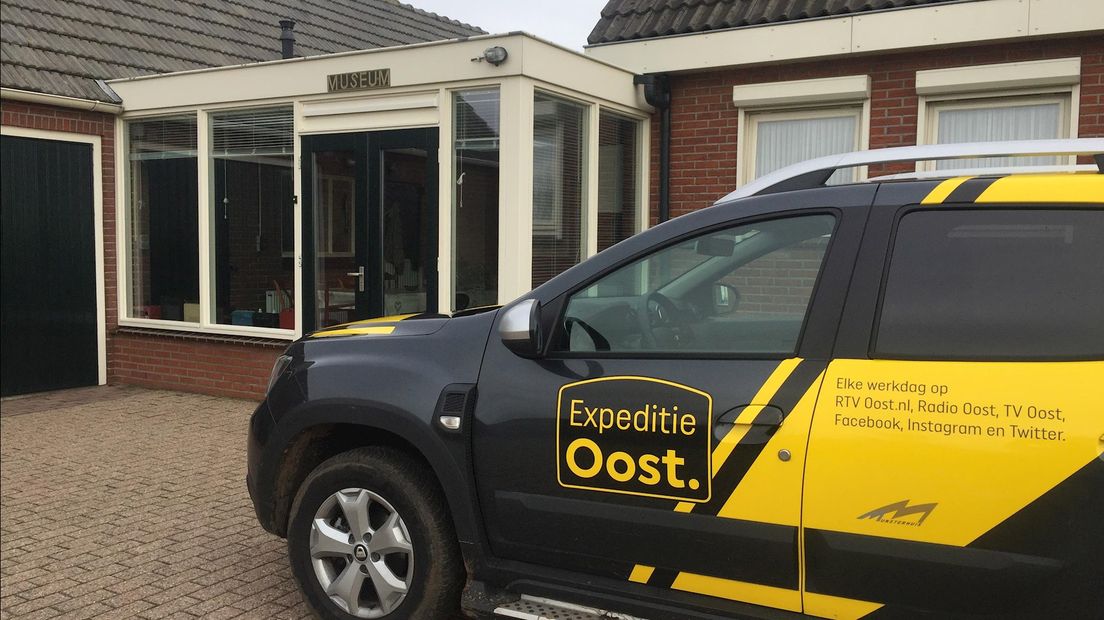 Team Expeditie Oost op bezoek bij het radiomuseum Haarle