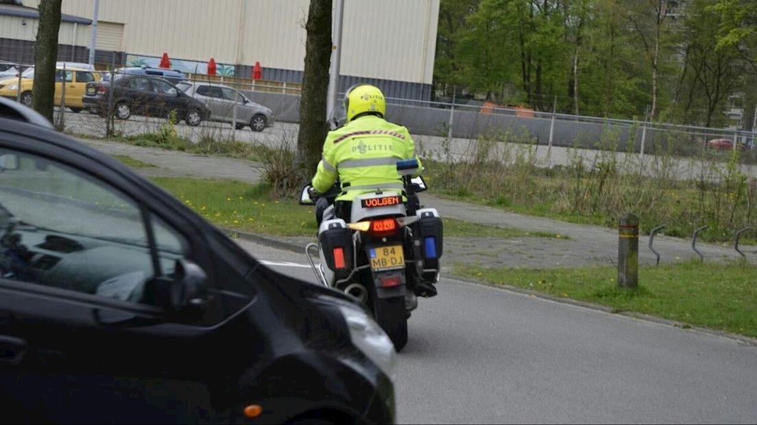 Motoragenten leiden weggebruikers naar parkeerplaats