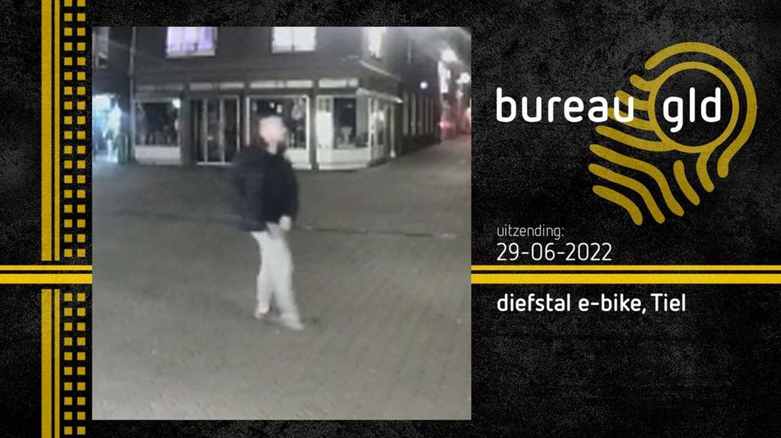 Deze man steelt in Tiel een elektrische fiets.