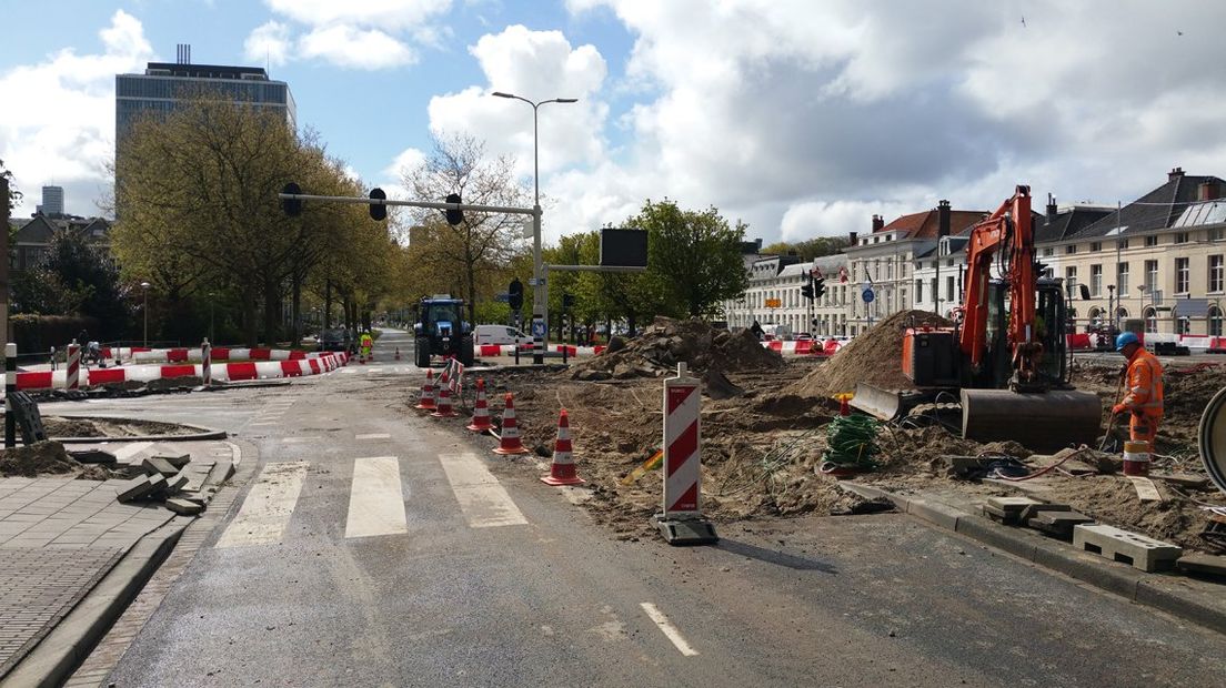 De Raamweg in Den Haag is vanaf zondag helemaal afgesloten voor verkeer. | Foto Omroep West/Maarten Brakema