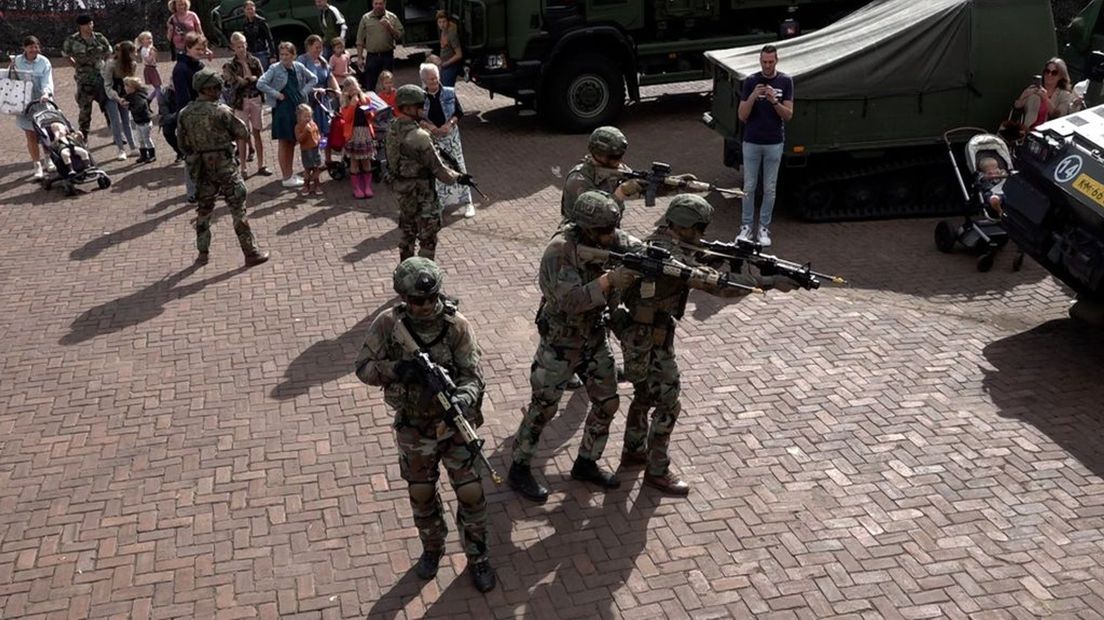 Buren kijken ogen uit op nieuwe marinierskazerne: 'Trots dat dit hier komt' - Omroep Gelderland