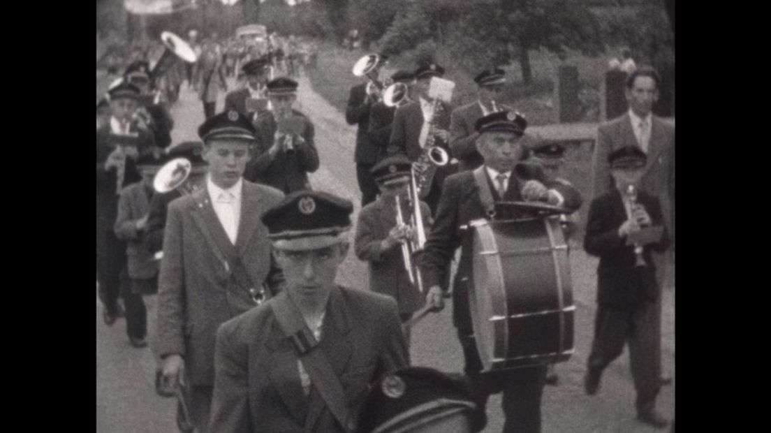 De harmonie betaalde de filmmakers