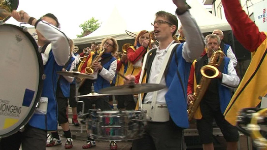 Inwoners van Groenlo die niet van muziek houden, konden maar beter hun ramen en deuren sluiten.