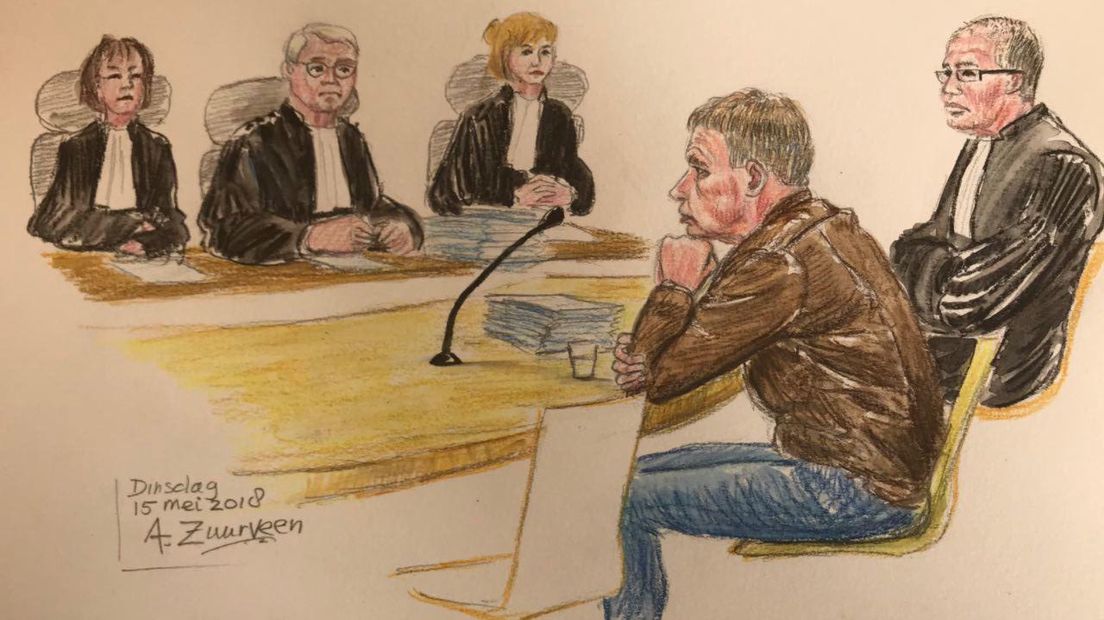 Freddy D. met zijn advocaat Jan Boksem in de rechtszaal (tekening: Annet Zuurveen)