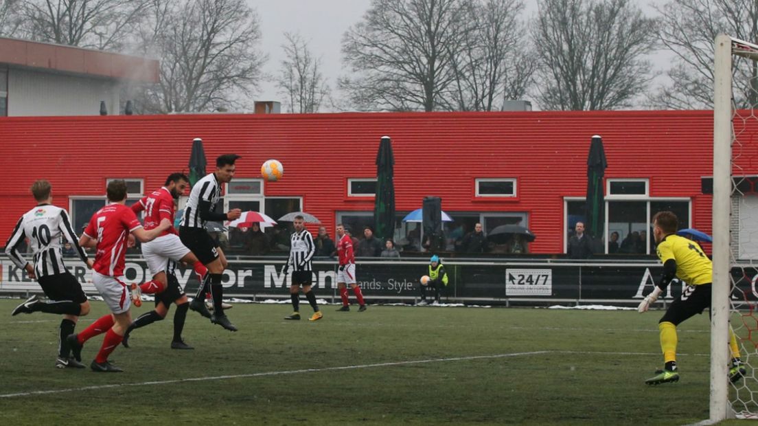 Amerzgiou kopt de 2-0 binnen namens DOVO