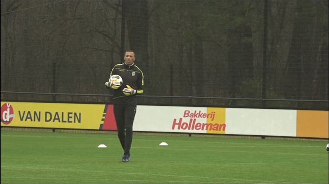 Vitesse-keeper Eloy Room staat vrijdagavond weer in de basis tegen Sparta. De doelman moest de wedstrijd tegen Zwolle missen vanwege een blessure, waardoor hij vervangen werd door de Deen Michael Tornes.
