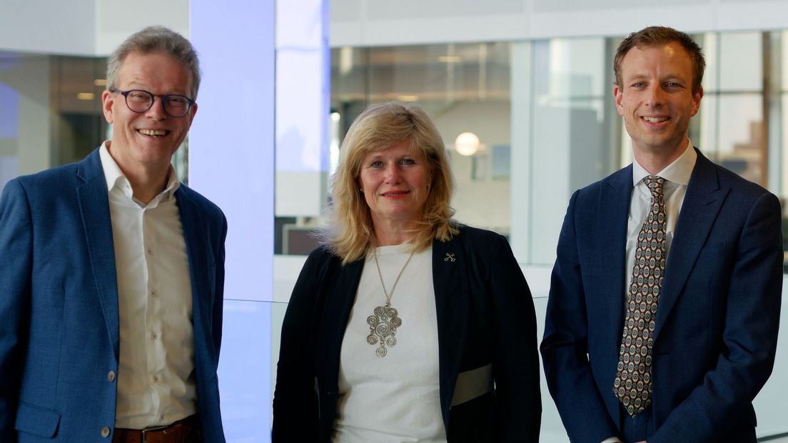De drie informateurs in Leiden: Rob van Lint, Yvonne van Delft en Mart Keuning